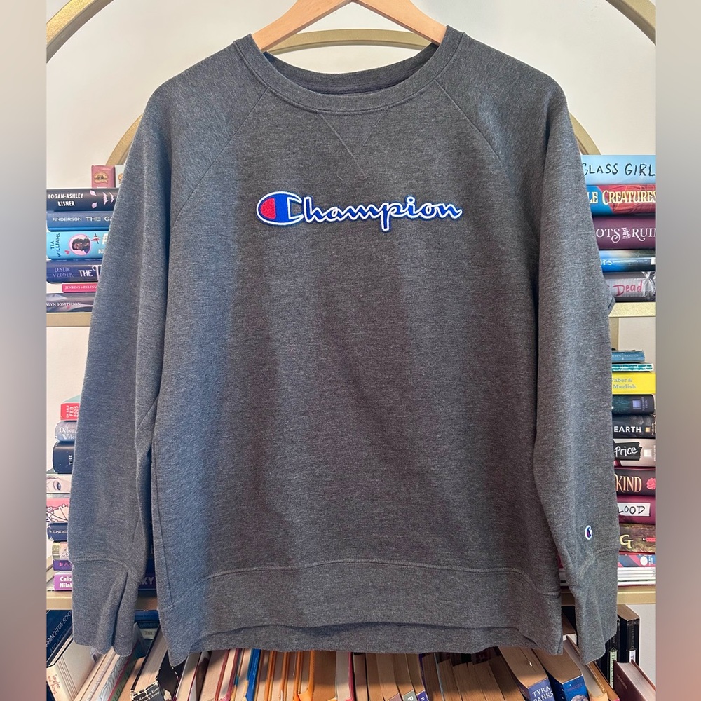 Champion Embroidered Logo Crewneck Sweatshirt 💙